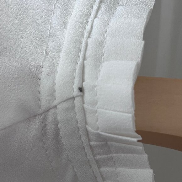 Banana Republic sleeveless white blouse, size M - Picture 4 of 5